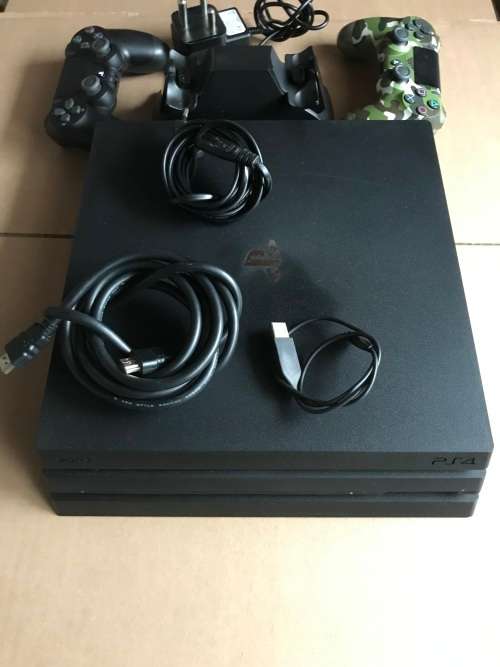 BOXED PS4 PRO CONSOLE8 1TH HDD*MODEL:CUH-7116B*I GAME(DEUS EX)*2 SONY CONTROLLERS